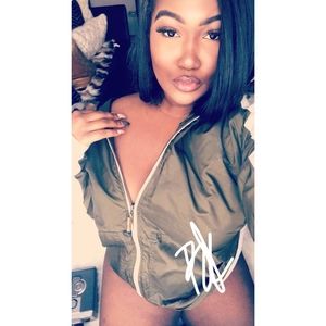 Meet your Posher, Chloe